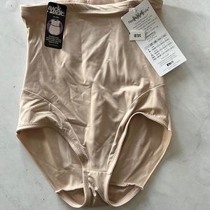 Naomi & Nicole Spanx